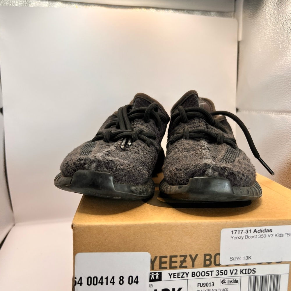 KIDS YEEZY BOOST, size 13 - Picture 2 of 5